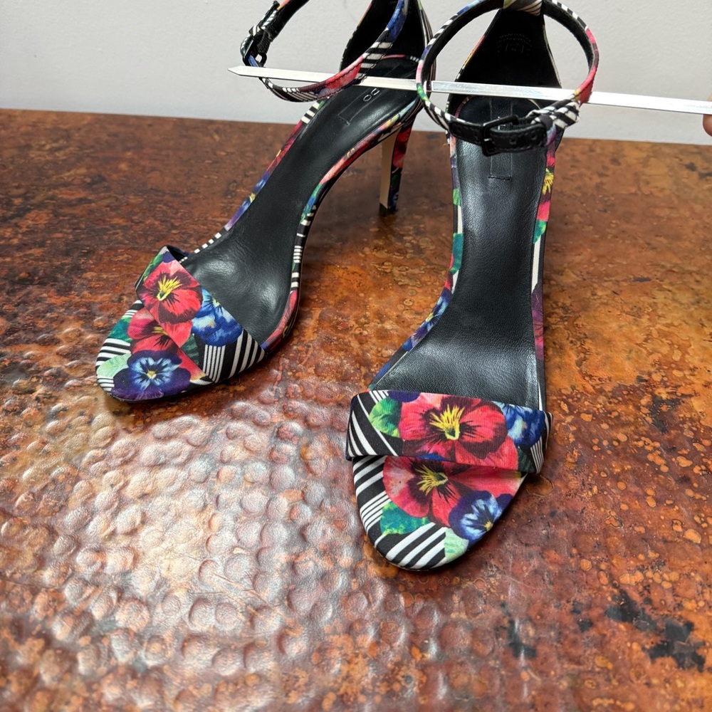 ALDO Floral Ankle Strap heels, black & white with multi floral, so unique,9
